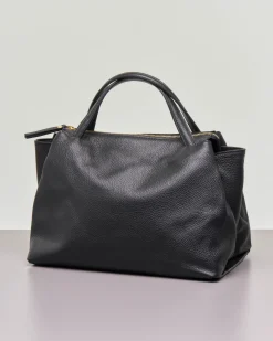 Borsa a mano in pelle nera morbida effetto martellato con tracolla più lunga rimovibile