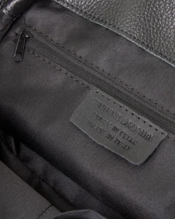 Borsa a mano in pelle nera morbida effetto martellato con tracolla più lunga rimovibile
