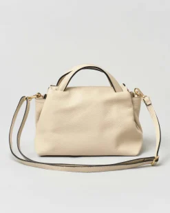 Borsa a mano piccola in pelle morbida effetto martellato color panna con tracolla più lunga rimovibile