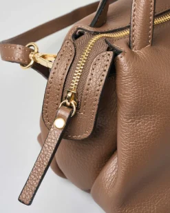 Borsa a mano piccola in pelle morbida effetto martellato marrone con tracolla più lunga rimovibile