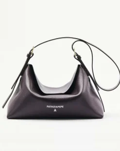 Borsa a sacca bordeaux linea Never Complete Patrizia Pepe in pelle martellata con tracolla regolabile