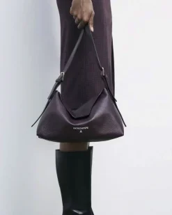 Borsa a sacca bordeaux linea Never Complete Patrizia Pepe in pelle martellata con tracolla regolabile