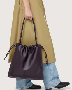 Borsa a sacca nera Coccinelle Dulse Large in pelle liscia con chiusura a coulisse e logo C-Me a rilievo sul davanti