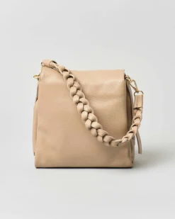 Borsa a spalla beige in pelle martellata con spallaccio intrecciato e chiusura a busta