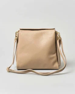 Borsa a spalla beige in pelle martellata con spallaccio intrecciato e chiusura a busta