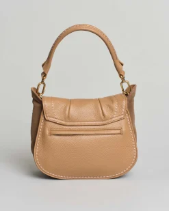 Borsa a spalla color cammello VisonĂ misura media in pelle martellata con patta arricciata e inserti laterali in suede