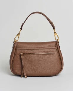 Borsa a spalla Visonà color noce misura media in pelle martellata con patta di chiusura e impunture a contrasto