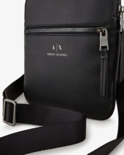 Borsa a tracolla Armani Exchange nera in similpelle martellata con tasca a parete esterna