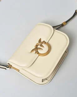 Borsa a tracolla bianca Pinko in pelle liscia imbottita con tracolla spessa e fibbia Love Birds dorata