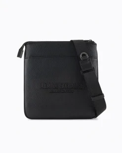 Borsa a tracolla piatta Armani Exchange nera in similpelle martellata con logo frontale in metallo in tono