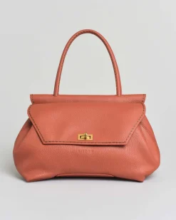 Borsa arancione Visonà in pelle martellata con patta squadrata e manico tubolare