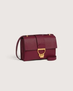 Borsa bordeaux Coccinelle Arlettis in pelle a grana grossa con patta e chiusura a battente