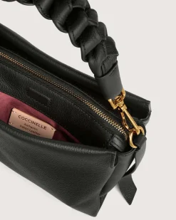 Borsa Coccinelle Boheme Small in pelle nera con manico intrecciato
