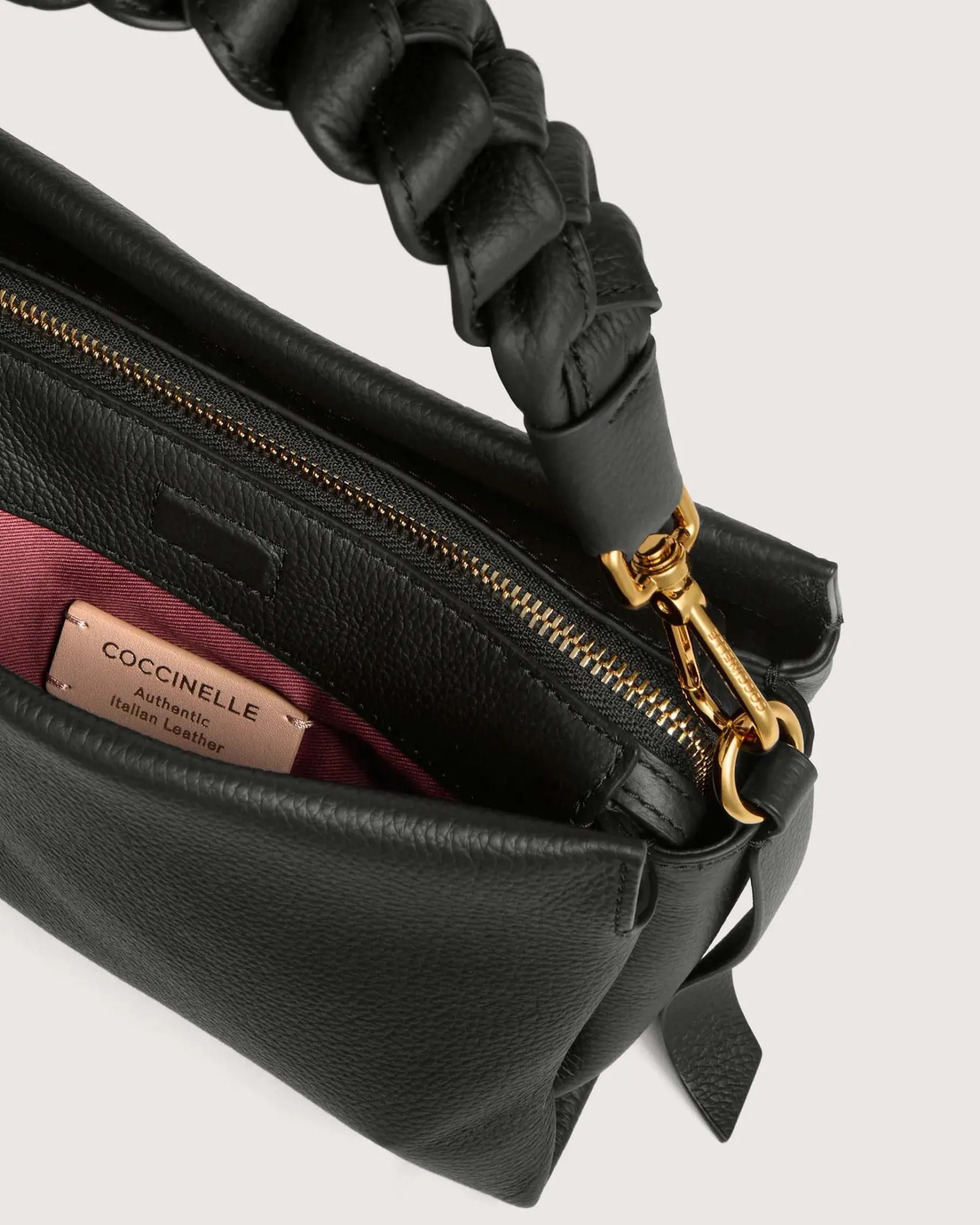 Borsa Coccinelle Boheme Small in pelle nera con manico intrecciato