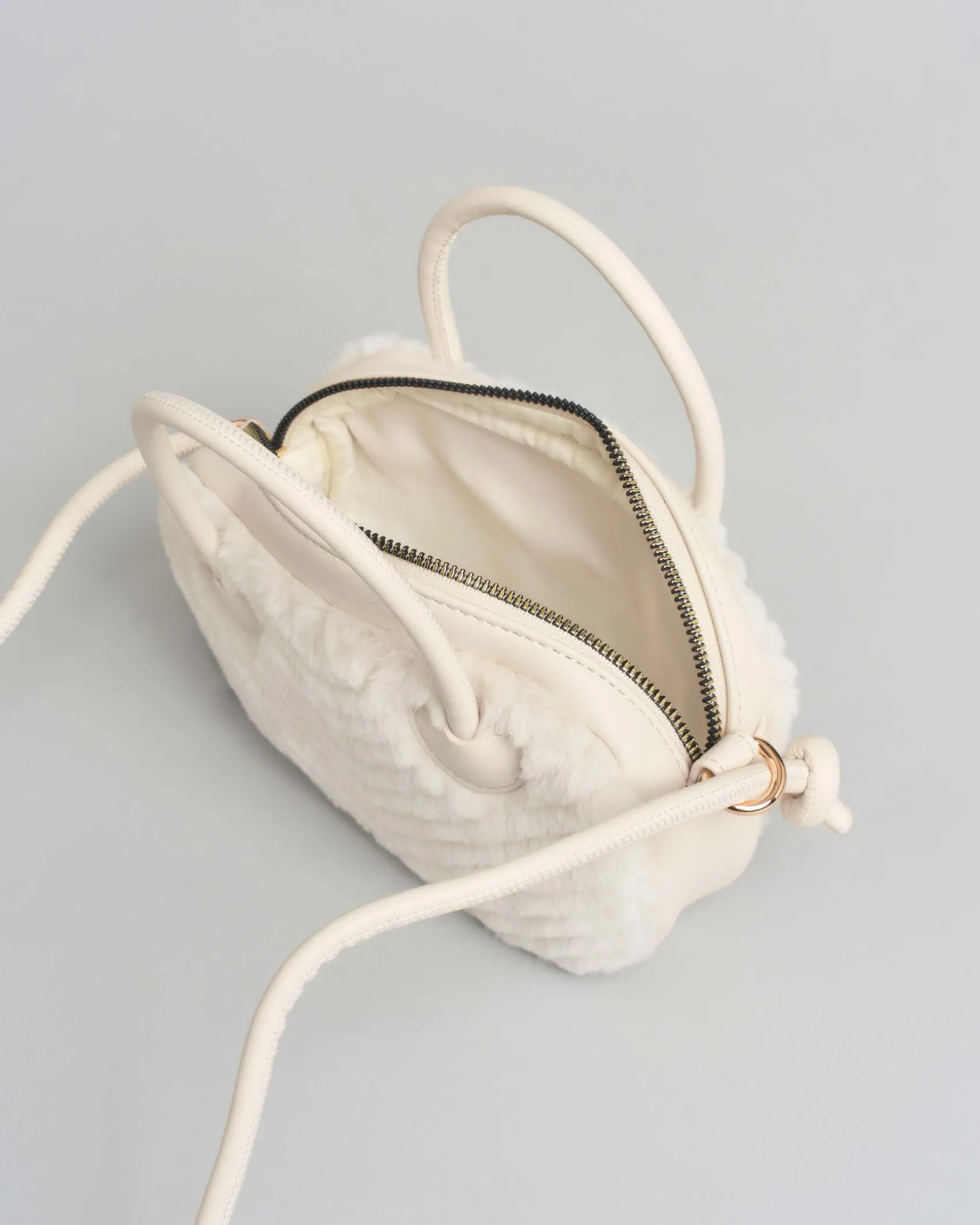 Borsa Mayoral avorio in ecopelliccia con tracolla