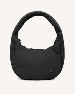 Borsa nera a mezzaluna Colmar Originals in nylon imbottito con patch logo tono su tono