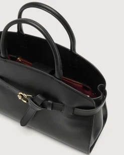 Borsa nera Coccinelle Sabine Medium in pelle liscia con cinturino e fibbia logo dorata