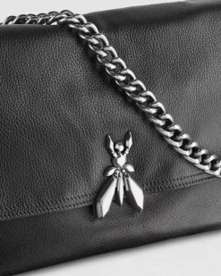 Borsa nera grande Essential Fly Patrizia Pepe con tracolla a catena in metallo e patta di chiusura