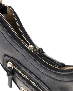 Borsa nera Guess in ecopelle lucida a mezzaluna con tracolla