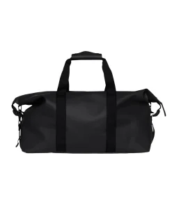 Borsa Rains Weekend Bag nera in tessuto impermeabile effetto gommato con tracolla removibile