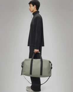 Borsa Rains Weekend Bag tortora in tessuto impermeabile effetto gommato con tracolla removibile