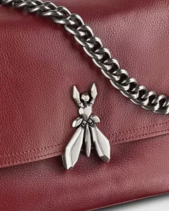 Borsa rossa misura media Essential Fly Patrizia Pepe con tracolla a catena in metallo e patta di chiusura
