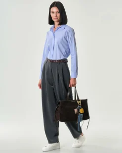 Camicia azzurra Hlo! in misto cotone stretch a righine bianche con chiusura all'inglese