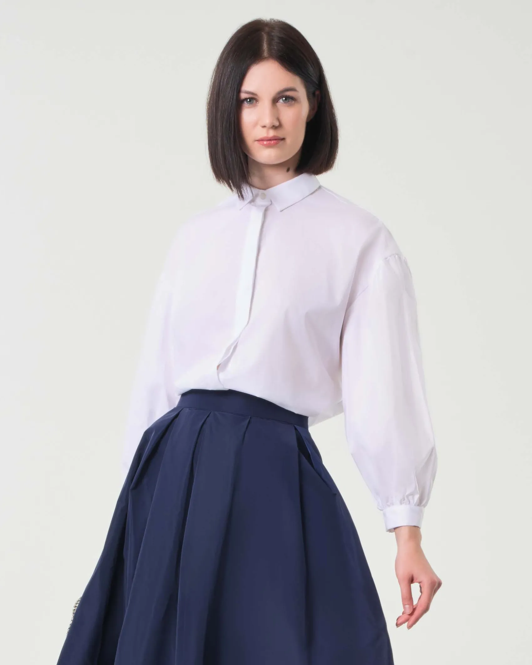 Camicia bianca in popeline di cotone con manica ampia