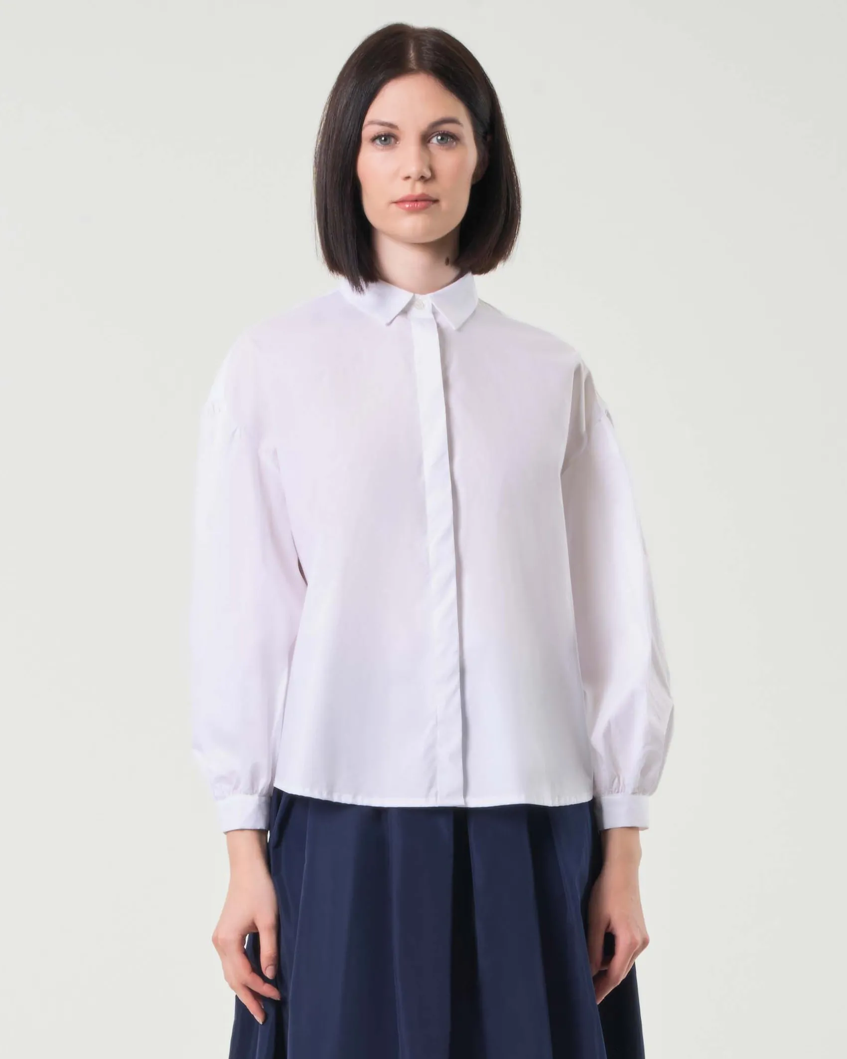 Camicia bianca in popeline di cotone con manica ampia
