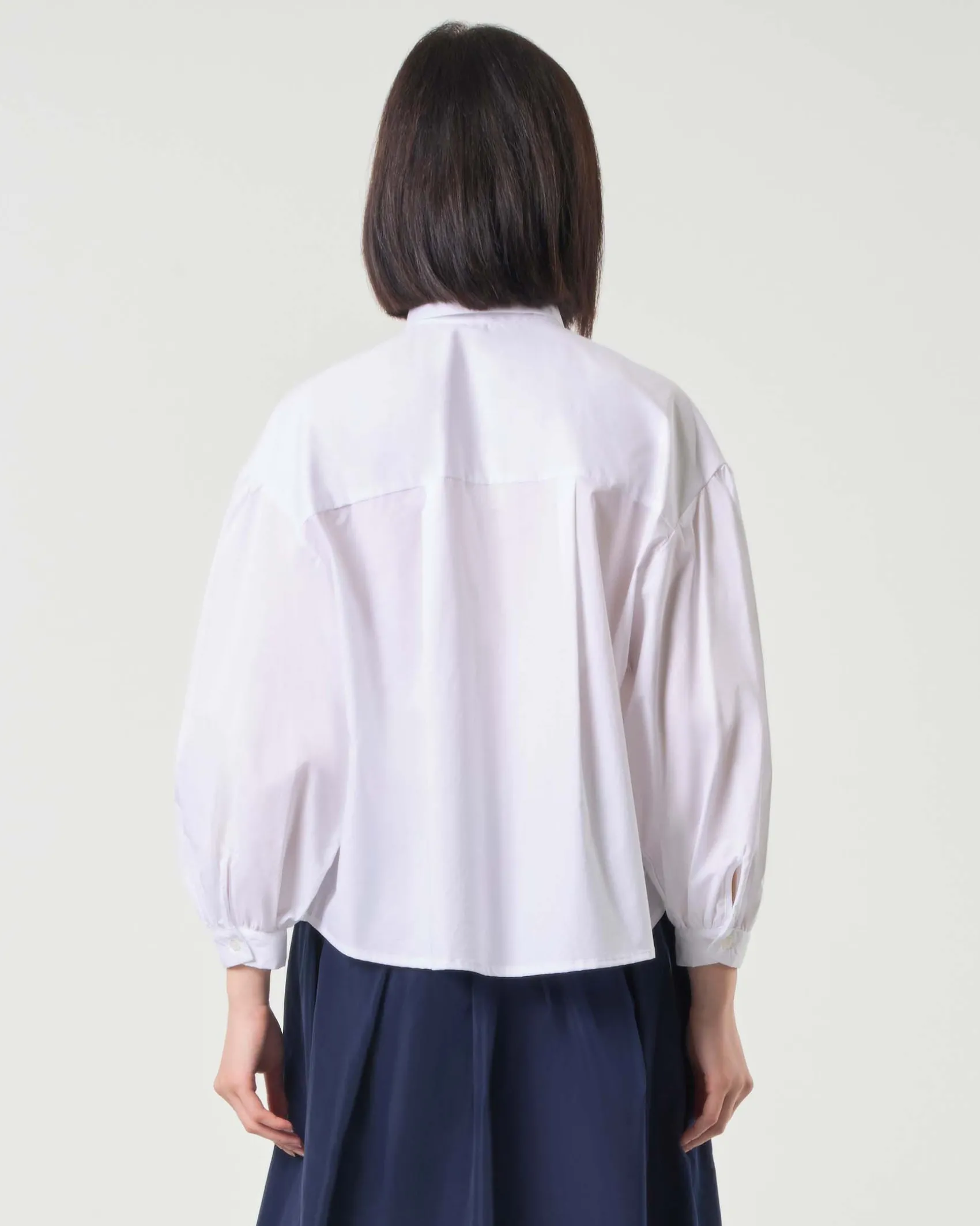 Camicia bianca in popeline di cotone con manica ampia