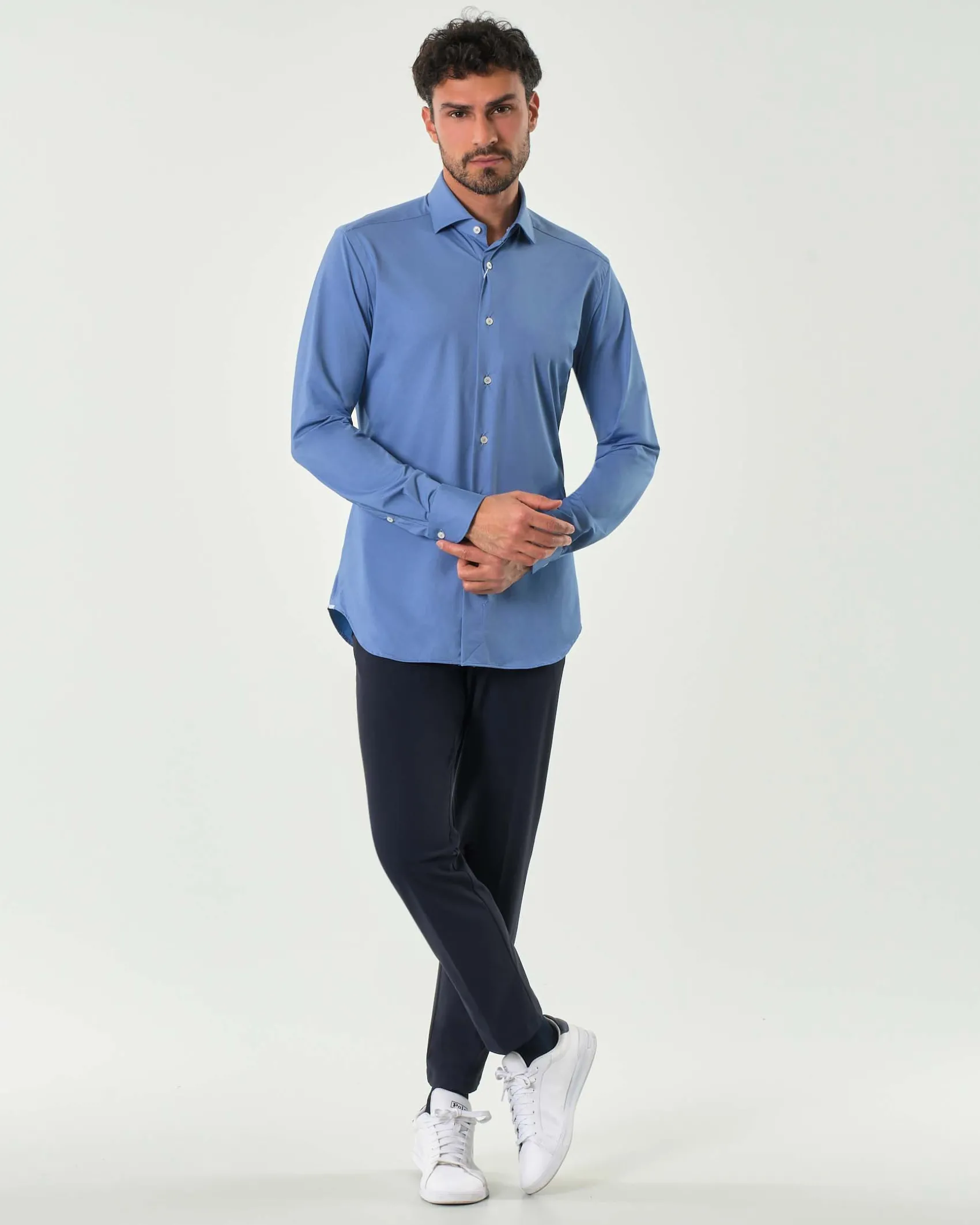 Camicia blu indaco micro fantasia in tessuto tecnico active tailor fit