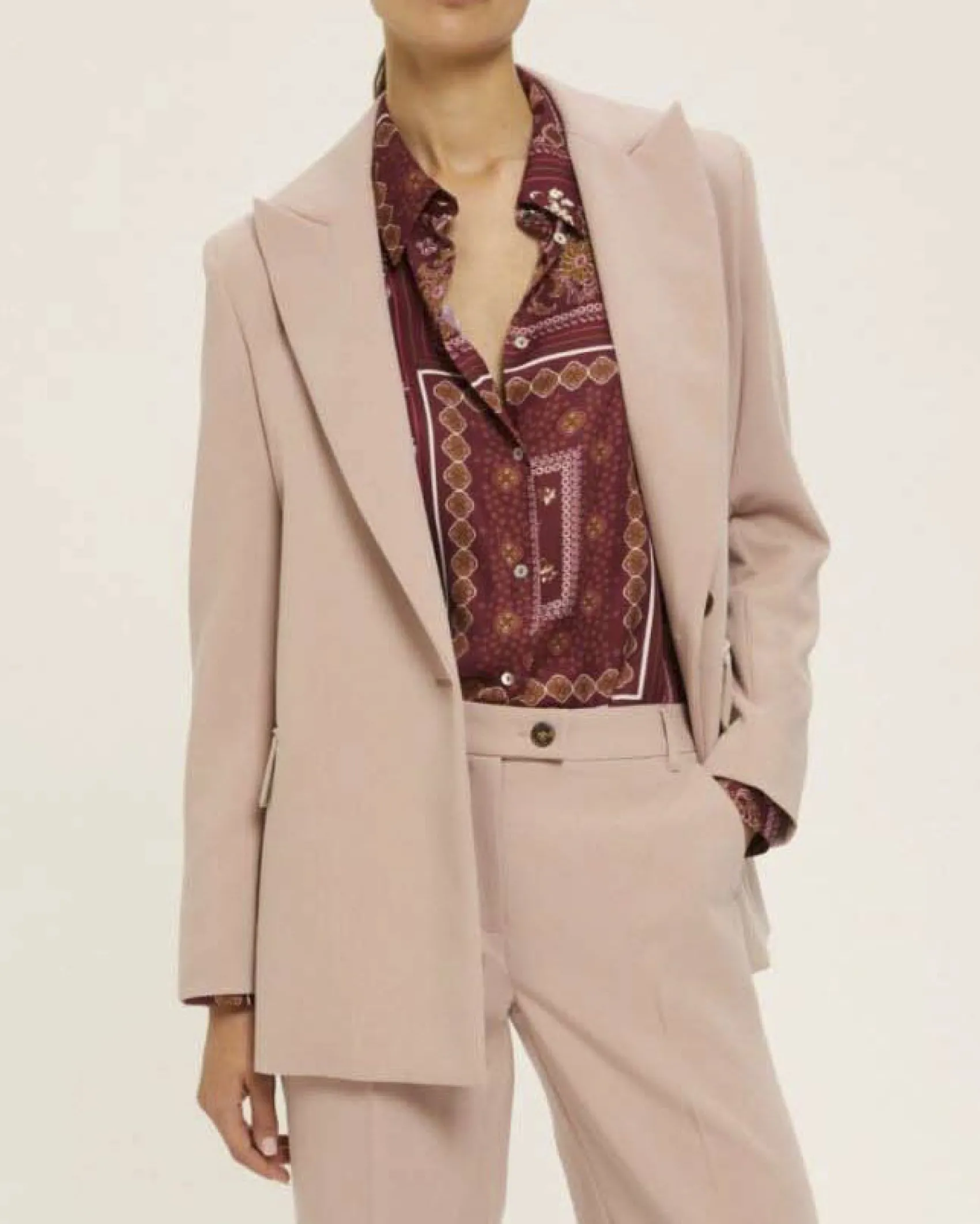 Camicia bordeaux Emme Marella in raso di viscosa a stampa foulard con bottone gioiello