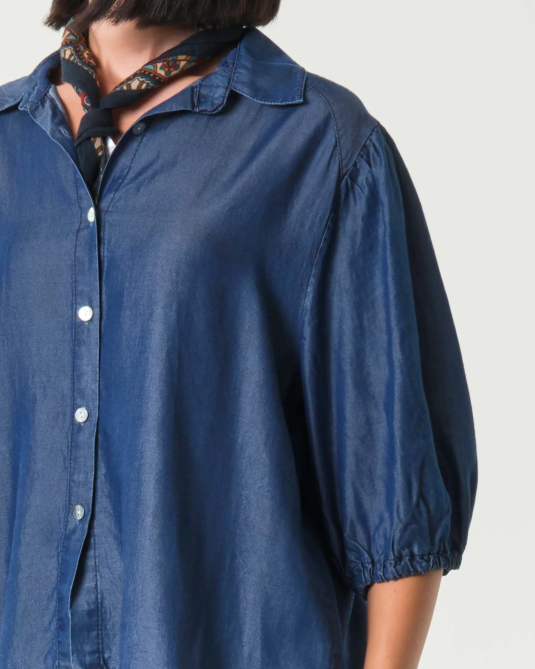 Camicia Hlo! blu stone washed chambray con maniche tre quarti a sbuffo