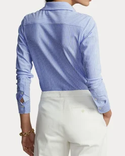 Camicia Oxford button down in mesh di cotone a righe bianche e azzurre con logo ricamato sul petto