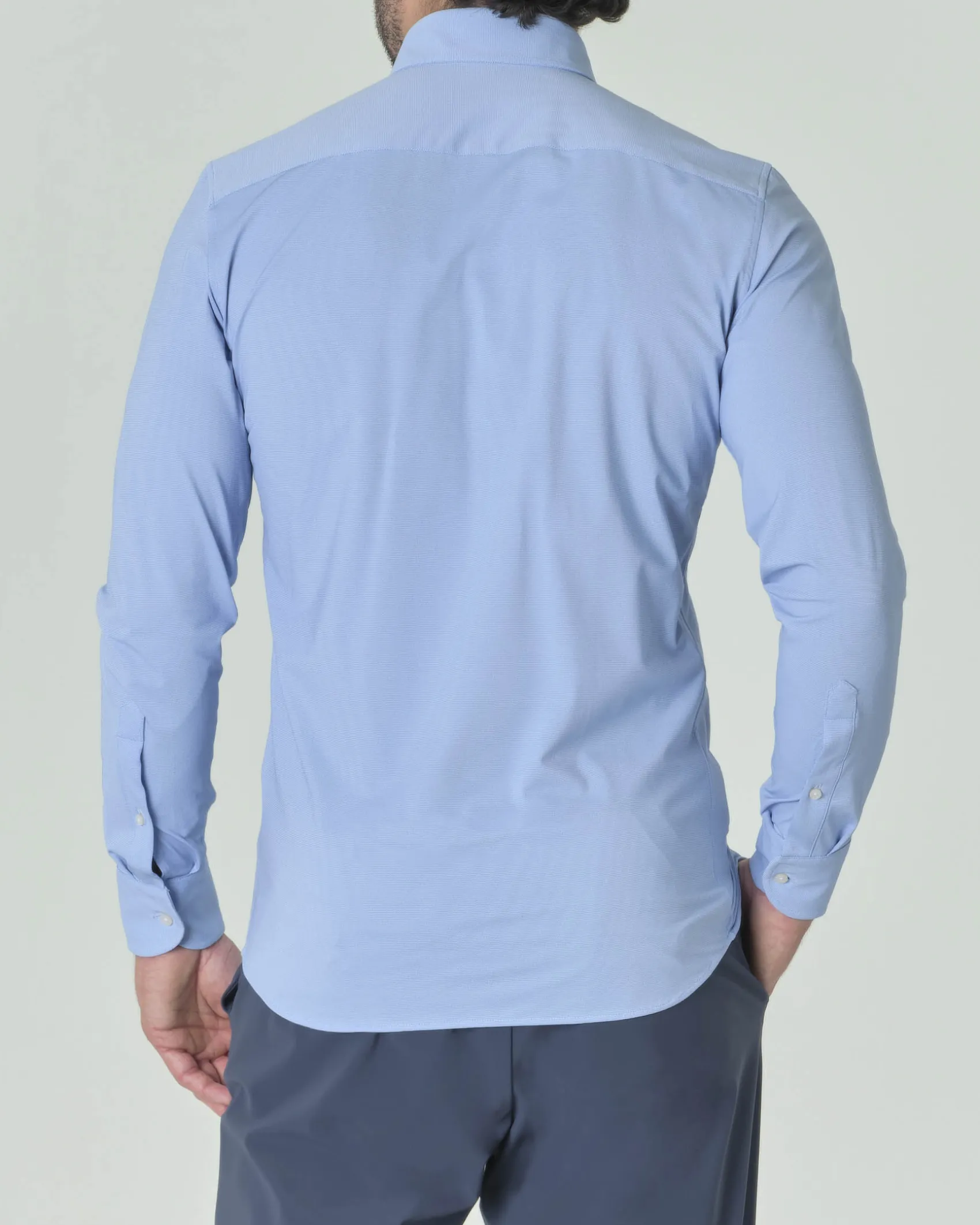 Camicia Pellizzari azzurra in tessuto tecnico hyper comfort simil popeline con collo button down