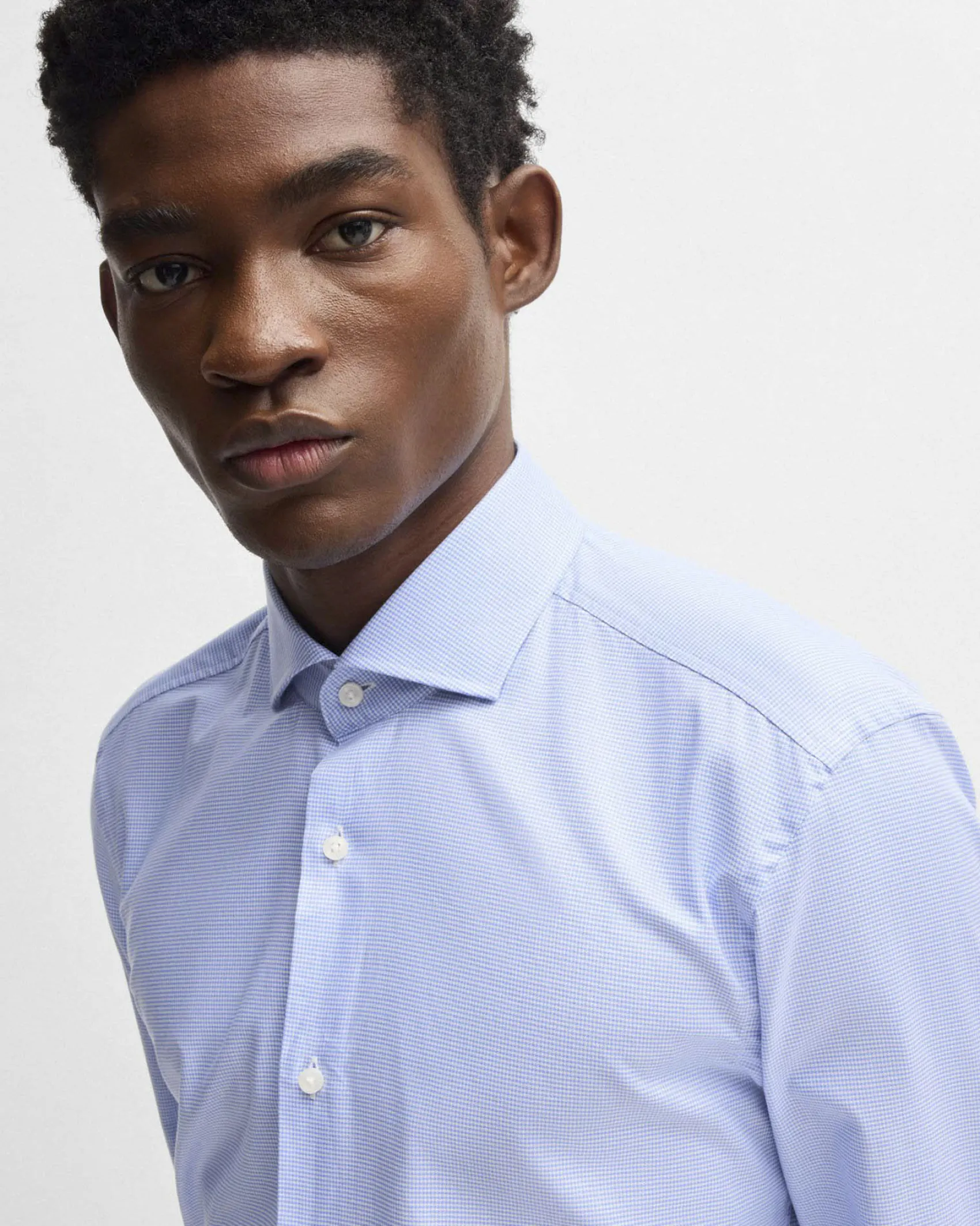 Camicia Spread Boss azzurra in cotone stretch micro pied de poule con colletto aperto alla francese