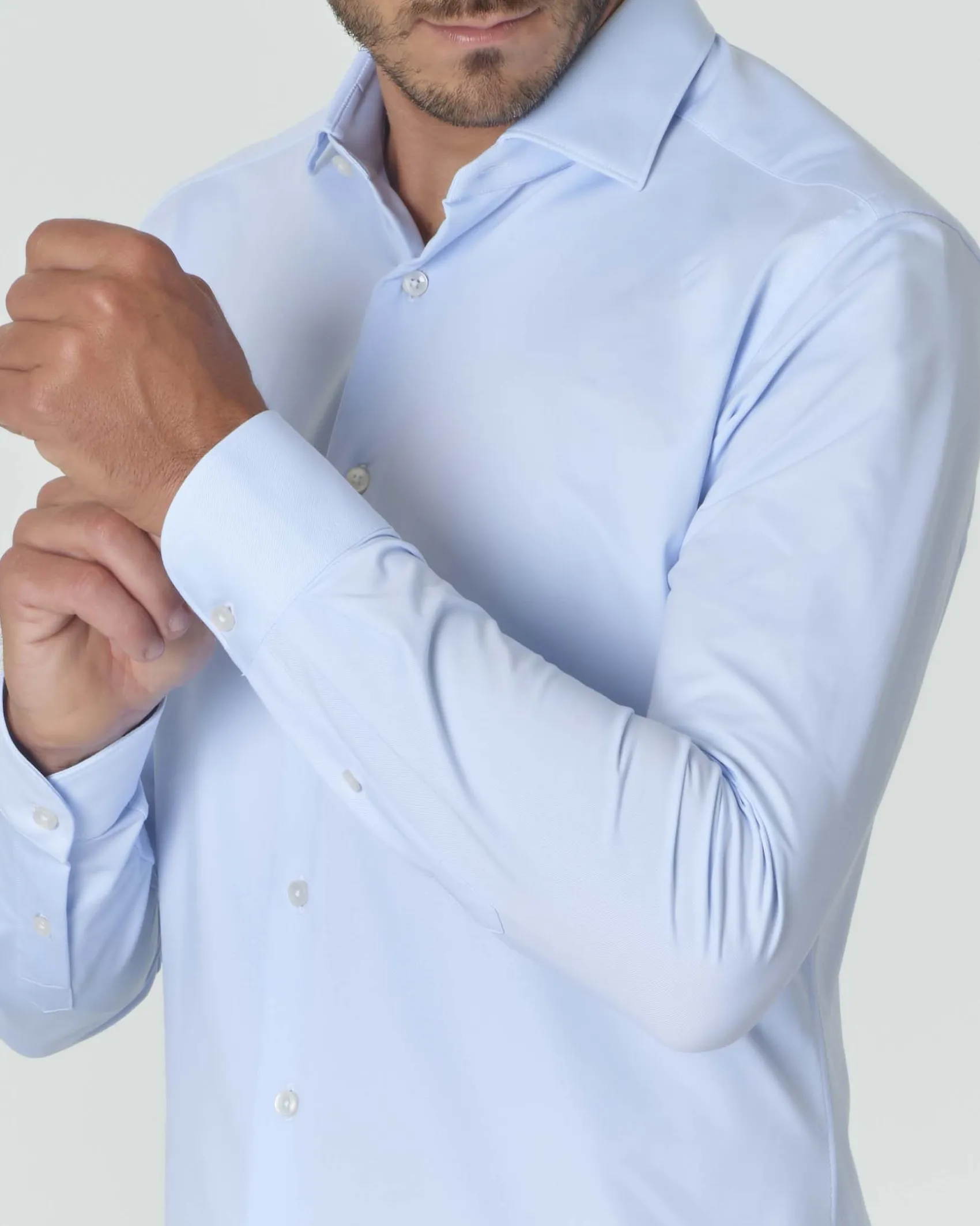 Camicia Xacus azzurra tinta unita in tessuto tecnico active tailor fit