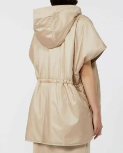 Cappa midi beige imbottita Weekend Max Mara reversibile nel colore verde militare con maniche ad aletta
