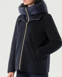 Cappottino blu Emme Marella in tessuto diagonale con pettorina e cappuccio imbottiti in nylon removibili
