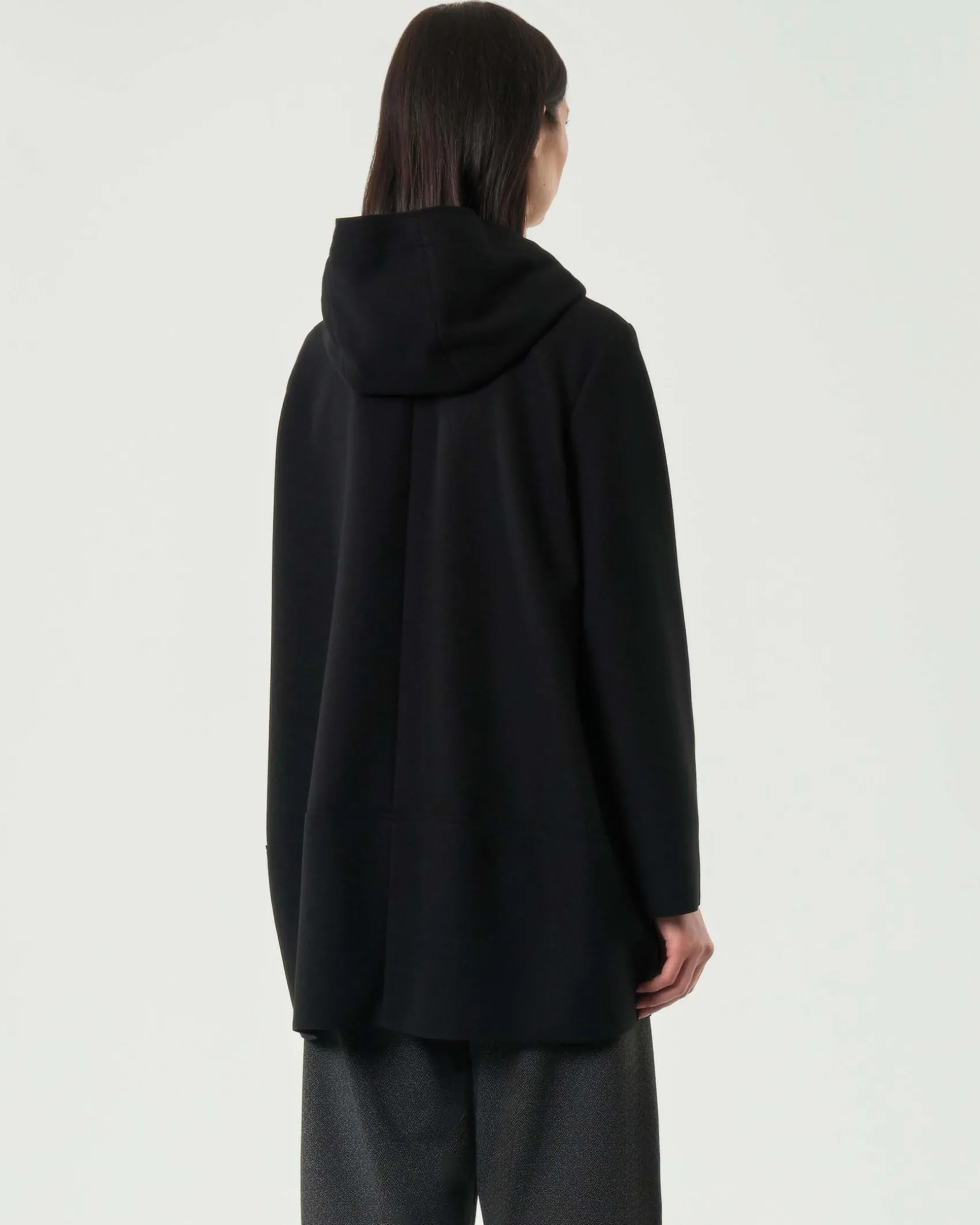 Cappottino nero Jurerê effetto panno dalla linea a uovo con cappuccio e collo alto