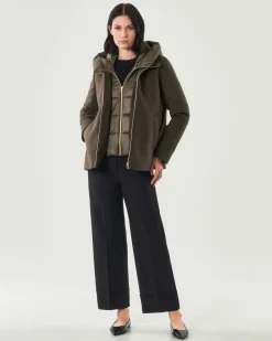 Cappottino verde militare Emme Marella in tessuto diagonale con pettorina e cappuccio imbottiti in nylon removibili