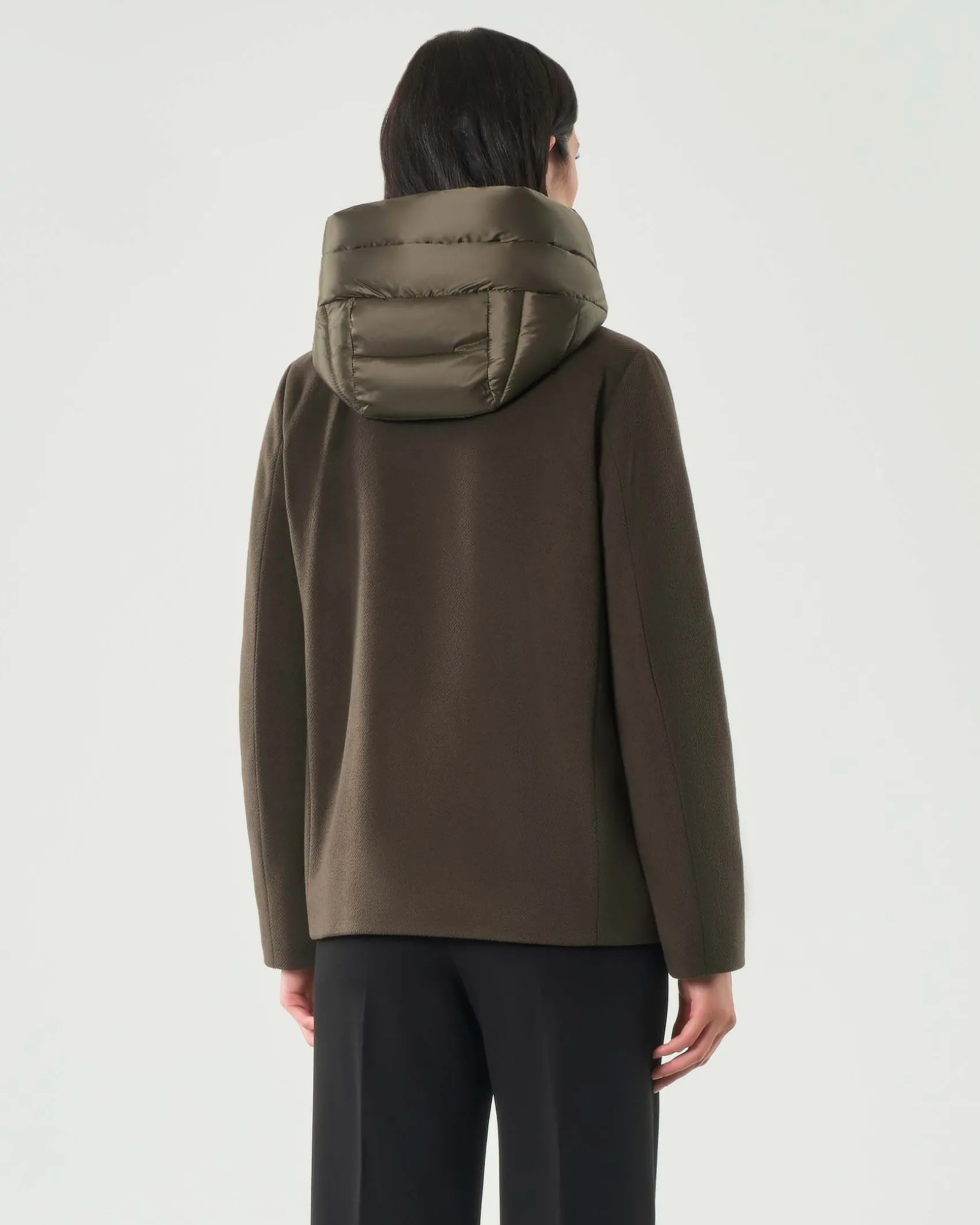 Cappottino verde militare Emme Marella in tessuto diagonale con pettorina e cappuccio imbottiti in nylon removibili