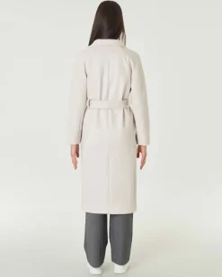 Cappotto color gesso lungo in panno di misto viscosa con collo a rever e cintura in vita