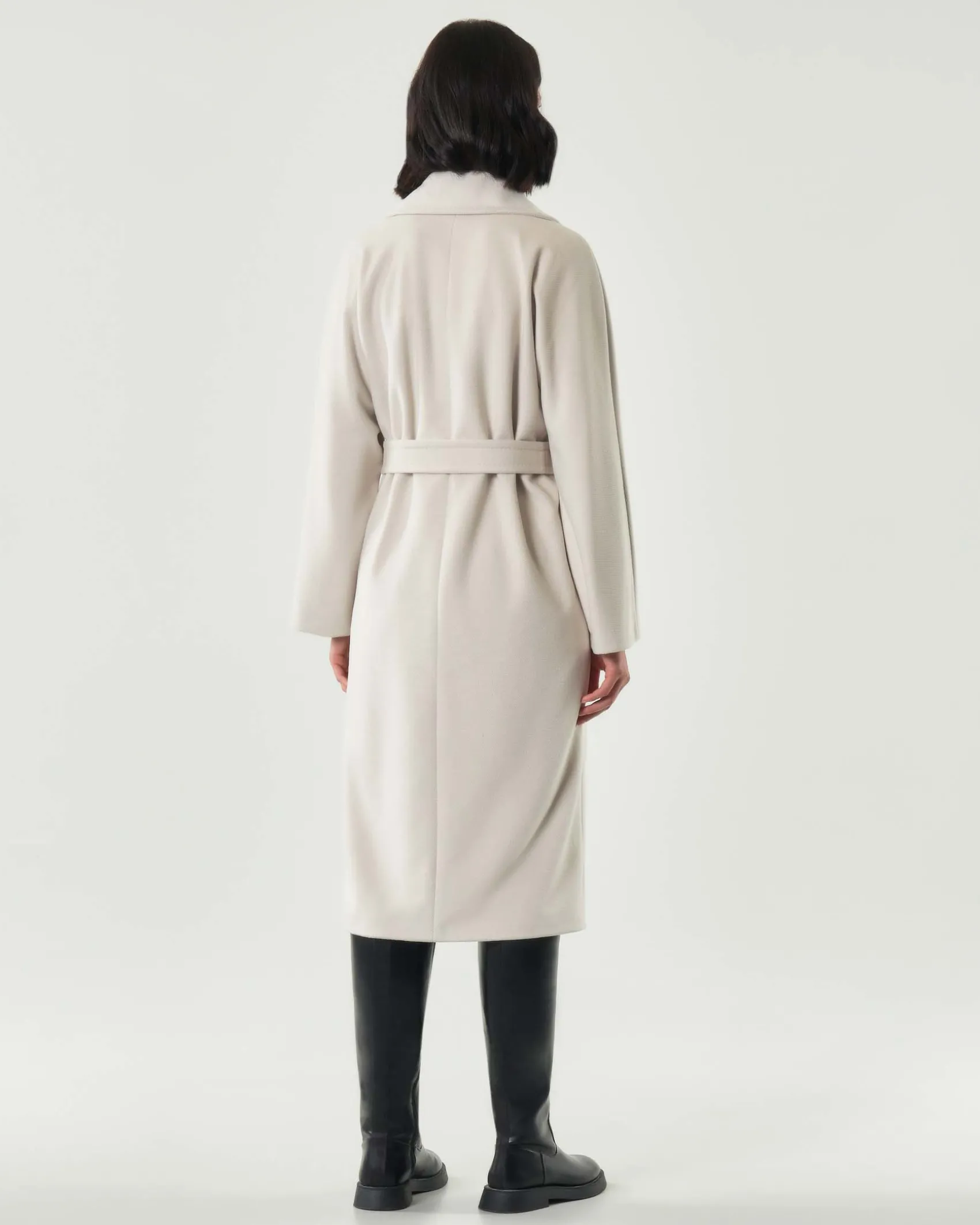 Cappotto doppiopetto color gesso Emme Marella in panno soft di viscosa con cintura in vita