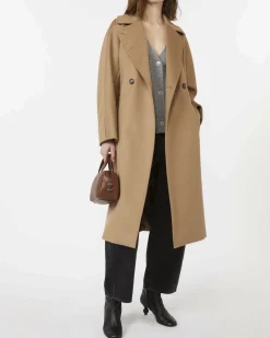 Cappotto doppiopetto color cammello Weekend Max Mara in pura lana vergine con scollo a rever e cintura in vita