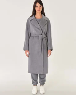 Cappotto doppiopetto grigio in pura lana vergine con scollo a rever e cintura in vita