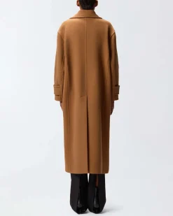 Cappotto lungo color cammello Pinko panna di misto lana con chiusura a doppiopetto e scollo a rever