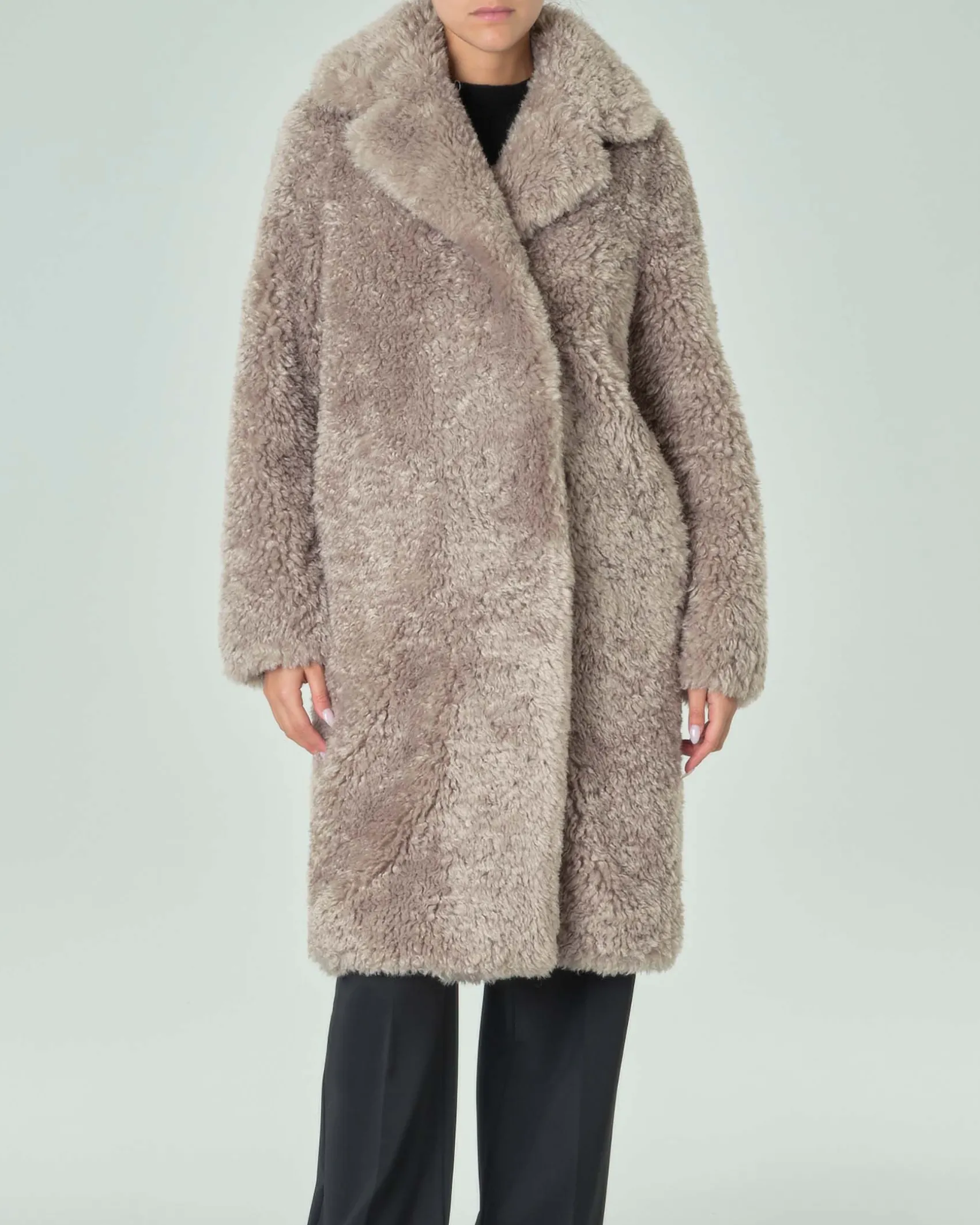 Cappotto lungo color taupe in tessuto effetto teddy reversibile con cappuccio