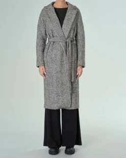 Cappotto lungo nero e bianco in tessuto spinato con cintura in vita