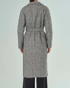 Cappotto lungo nero e bianco in tessuto spinato con cintura in vita